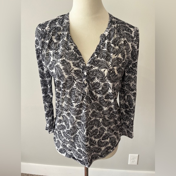 Women’s size small H&M black and white peacock feather blouse polyester - Picture 1 of 8
